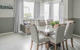 Apartamento Decorado e com Piscina